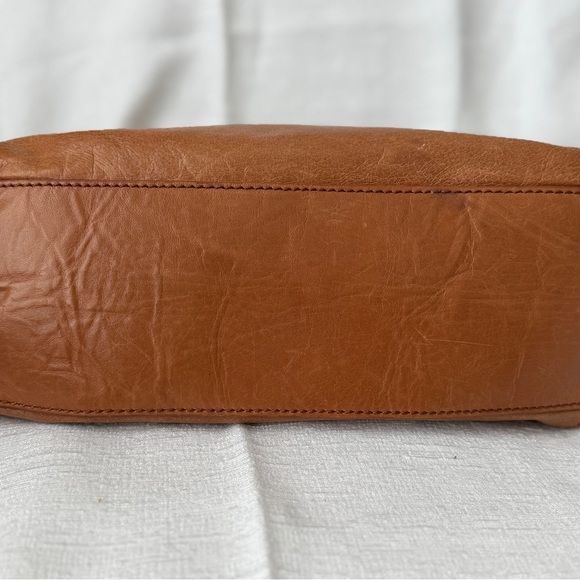 The Sak Cream and Tan Leather Shoulder Bag - Picture 3 of 4